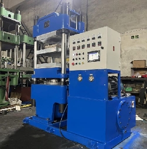 XLB-600X600-1D-200T平板硫化機(jī)（標(biāo)準(zhǔn)機(jī)型）